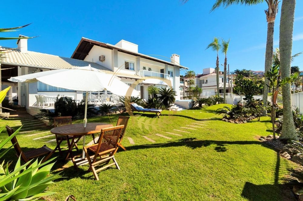 Casa beira mar à venda em Bombinhas-SC. - Conceittual Imóveis
